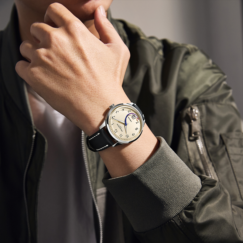 Peacock Perfection Classic 1953 'Aircraft Hand' Vintage Watch